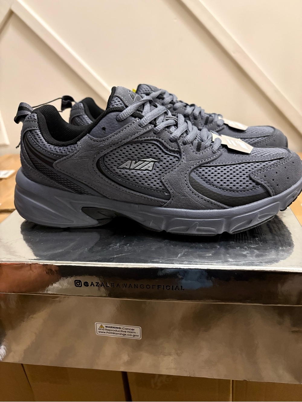 AVIA black/black